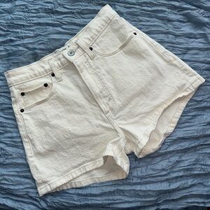 Abercrombie & Fitch “The Mom Short” White High Rise Size 25/0
